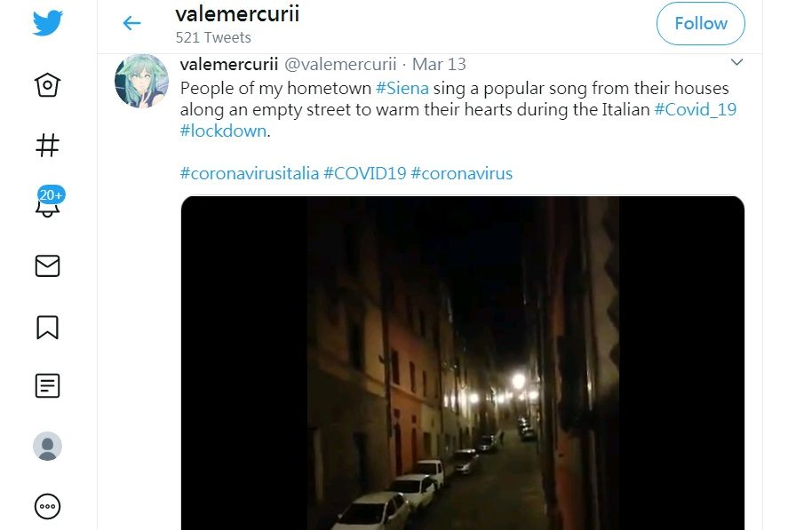 推特用戶@valemercurii分享的影片顯示，托斯卡尼大區(Tuscany)西恩那市(Siena)的狹窄街道上，迴蕩著居民齊唱的和聲。(圖:推特)