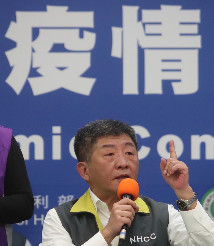 中央流行疫情指揮中心宣布，針對違反相關檢疫規定者，依法罰10至100萬，並將公布其姓名。（圖：中央社）