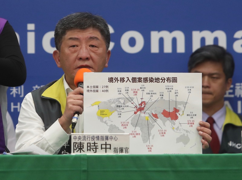 陳時中16日表示，台灣新增8例COVID-19確診，全為境外移入個案。圖為陳時中公布境外移入個案感染地分布地圖／中央社