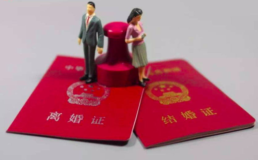 中國第一季的離婚登記人數較去年第四季大幅下降超過7成，這是持續多年的上升趨勢首度翻轉。(圖取自微博)