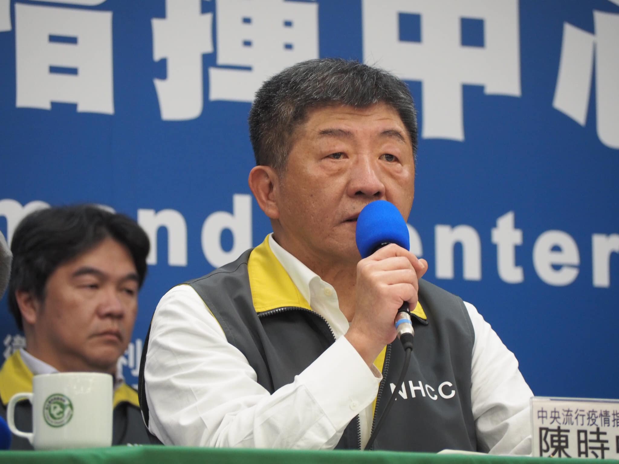 中央流行疫情指揮中心18日宣布，自19日零時起，提升美國、加拿大、澳洲及紐西蘭共4國(皆含轉機)旅遊疫情建議至「第三級」（警告：Warning）。(蕭照平 攝)