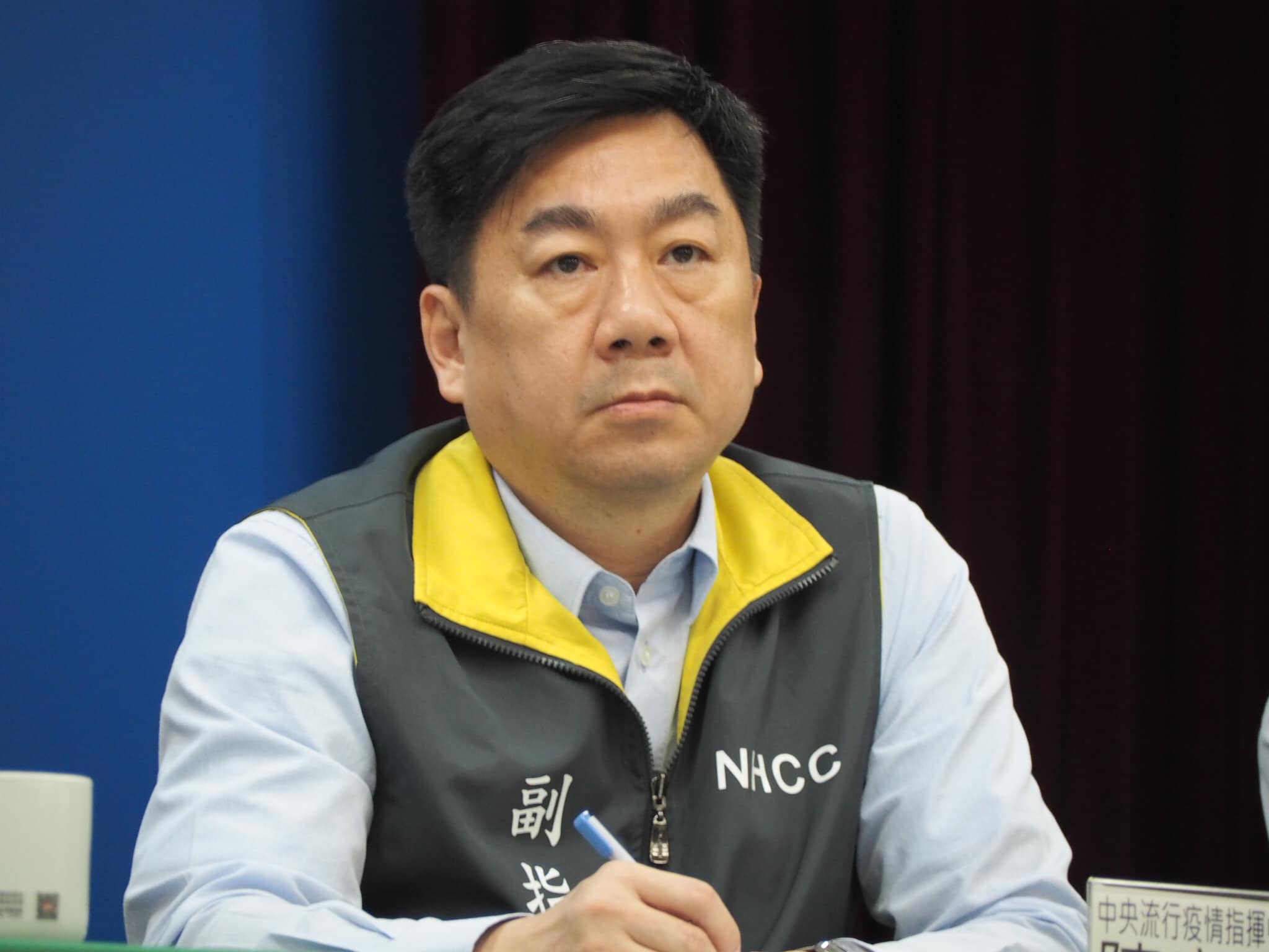疫情衝擊，海外許多留學生倉皇逃回台灣，中央流行疫情指揮中心副指揮官陳宗彥呼籲，務必事先替孩子備妥居家檢疫的場所；同時盡量親自接機，以減輕機場防疫車隊的負荷。(蕭照平 攝)