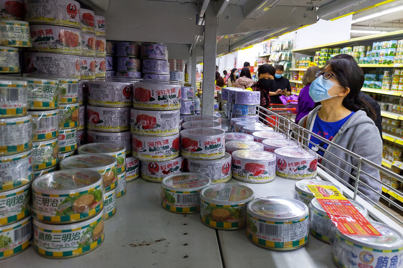 新加坡繼今年上半年核准輸入台灣6家食品公司的含肉及蛋類產品後，20日新增核准14家台灣肉品及蛋品加工業者，輸出高溫滅菌罐頭食品至新加坡。(圖：中央社)