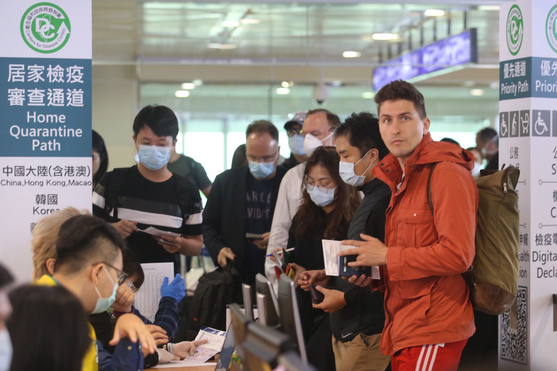 因應武漢肺炎疫情，交通部觀光局18日發函給各家旅行社，19日凌晨0時起，禁止出團以及接待國外旅遊團至4月底。(圖：中央社)