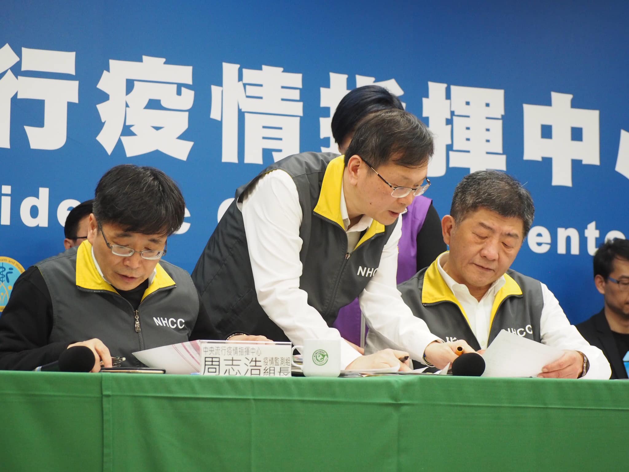 瑞士媒體專文報導台灣防疫，認為若當初WHO聽進去台灣的警告，將可爭取更多準備時間，認為抗疫應該向台灣找藥方。圖為台灣中央流行疫情指揮中心。(蕭照平 攝)