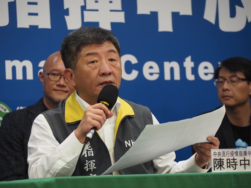 中央流行疫情指揮中心指揮官陳時中20日宣布新增27起確診案例，當中仍屬境外移入為大宗，不過，指揮中心也宣布新增1例死亡病例。(蕭照平 攝)