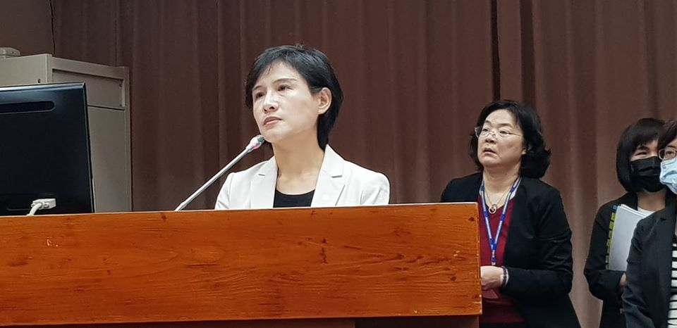 面對武漢肺炎衝擊，鄭麗君坦言文化部提出的15億紓困振興藝文產業經費恐怕不足，但也強調行政院已允諾若有需要增加，一定會全力支持。(江昭倫報導)