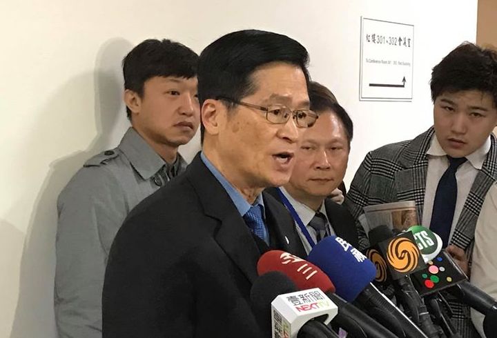 國防部長嚴德發19日到立法院外交及國防委員會報告國軍防疫作為。(鄭舲 攝)