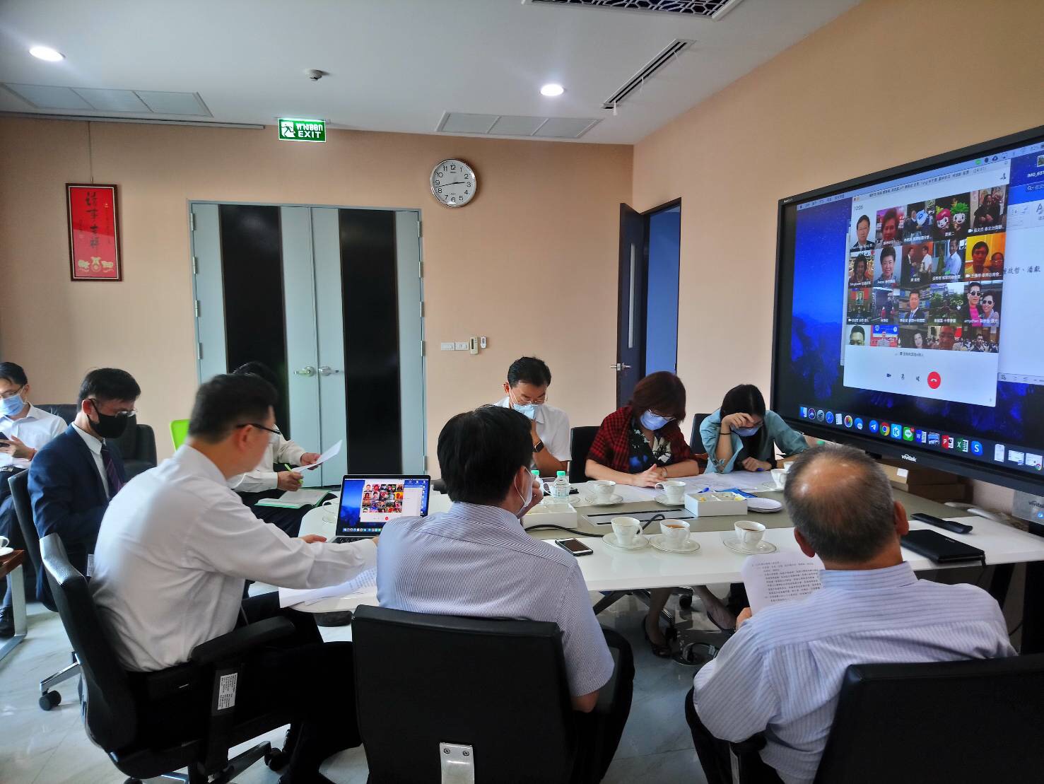 駐泰國代表處結合僑界成立「泰國台僑胞疫情聯合應變小組」，未來將定期舉行視訊會議討論防疫物資、醫療資源需求、企業經營防疫建議及紓困方案、台僑商工廠及人身安全等議題。(圖/臉書)