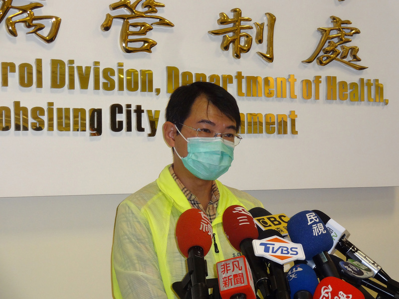 高市府衛生局簡任技正潘炤穎表示，指標個案9日出現症狀，隨後10日至12日都有同學受影響相繼出現症狀。(圖：中央社)
