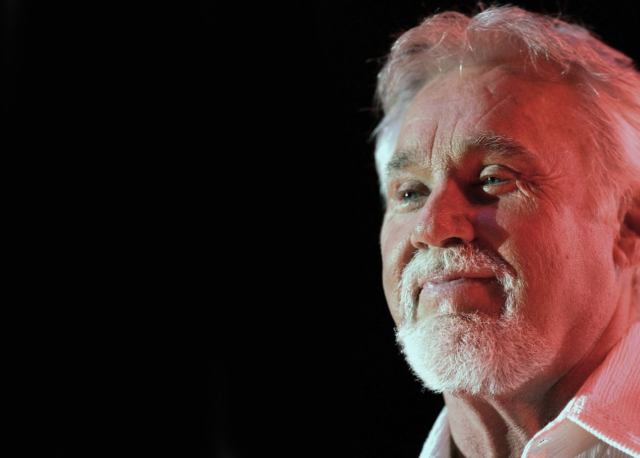 美國知名鄉村歌手肯尼．羅傑斯(Kenny Rogers)。(翻攝自維基百科)