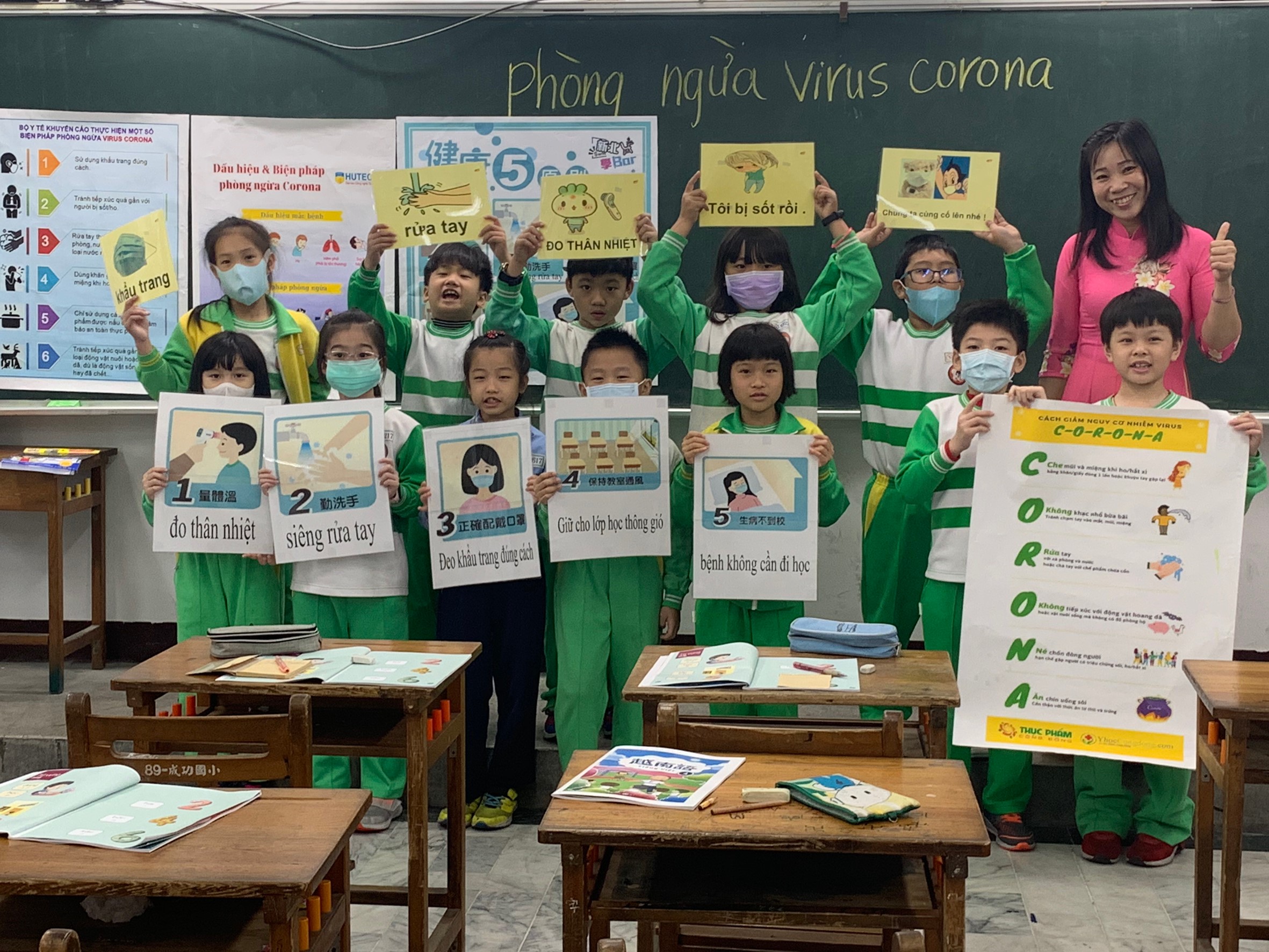 新北成功國小將防疫教育融入新住民語教學。(新北市教育局提供)