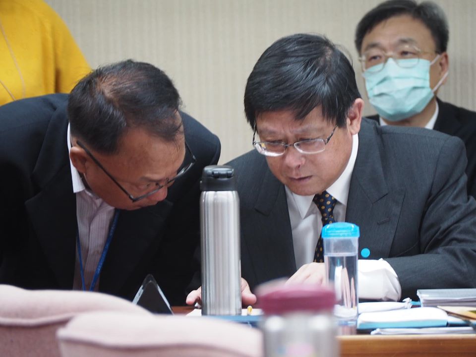 衛環委員會一度因肺炎疫情中斷會議。(蕭照平 攝)