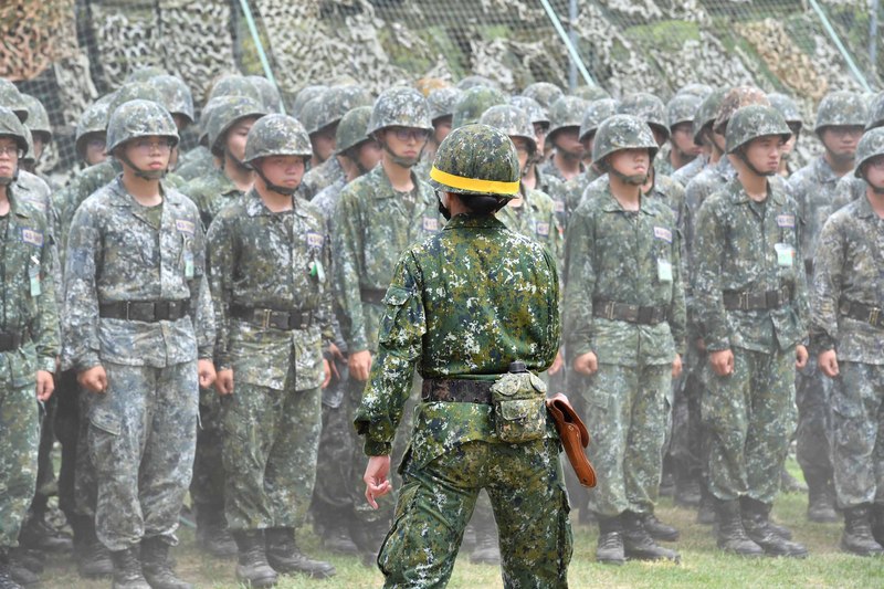 行政院會21日通過「義務役服役期間提繳退休金條例」草案，役男服1年期義務役期間，由政府按月為其提繳6%退休金，儲存至勞動部勞工保險局設立之勞工退休金個人專戶。(圖：中央社)