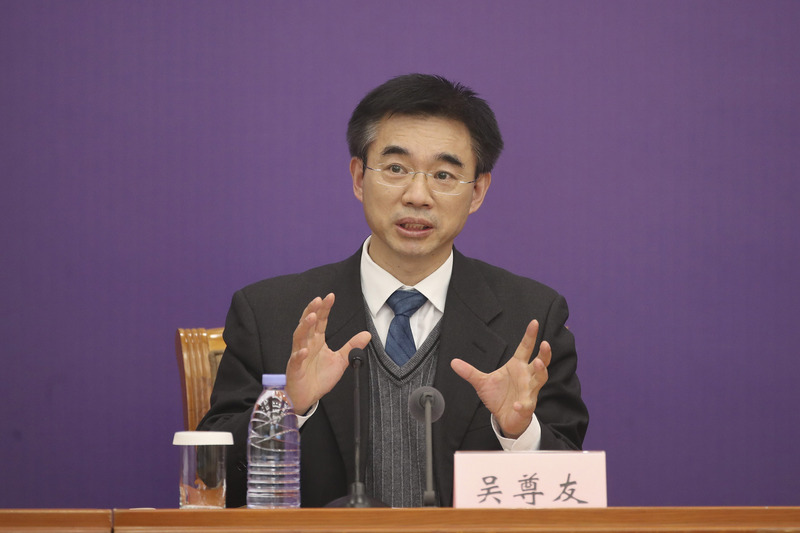 中國疾控中心流行病學首席專家吳尊友13日說，風險評估認為可以現在聚餐，但原則是「能不聚餐儘量不聚」。(圖：中央社)