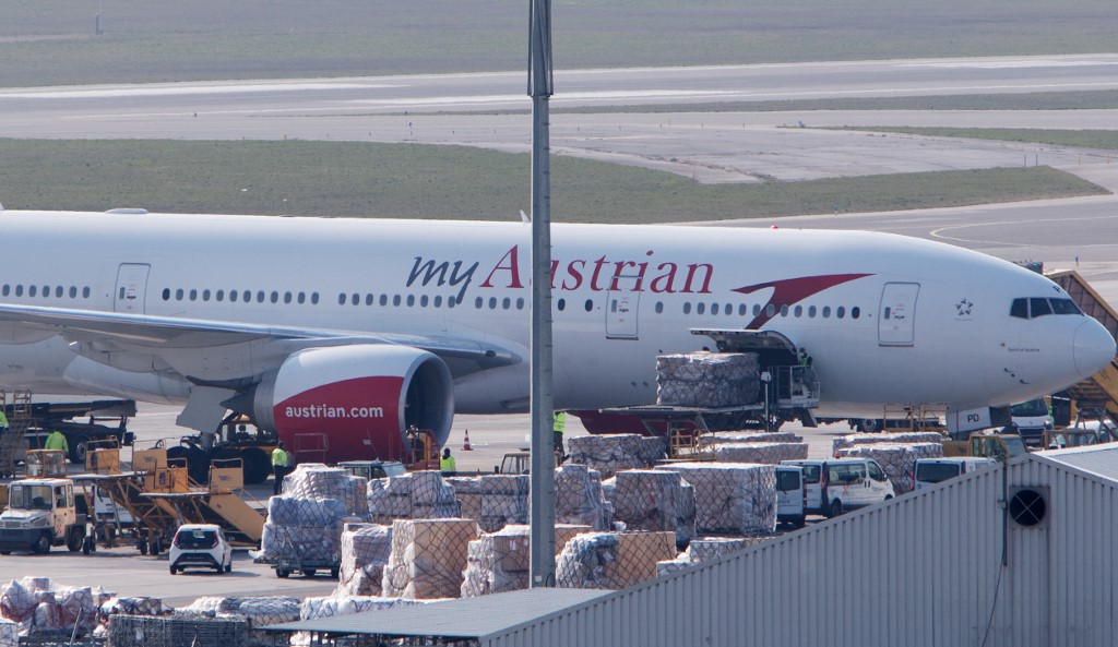 奧地利與匈牙利抗武漢肺炎，自中國空運醫療物資。圖為奧地利航空(Austrian Airlines)貨機。(AFP)