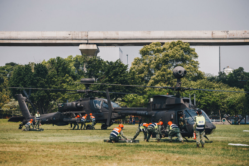 陸軍航空特戰指揮部一架OH-58D戰搜直升機6日執行飛行訓練鑑測時，發生飛機重落地。（圖：中央社）