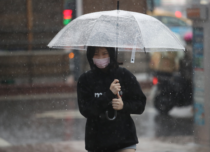 東北季風影響今北部東半部稍涼 明氣溫回升。(中央社)