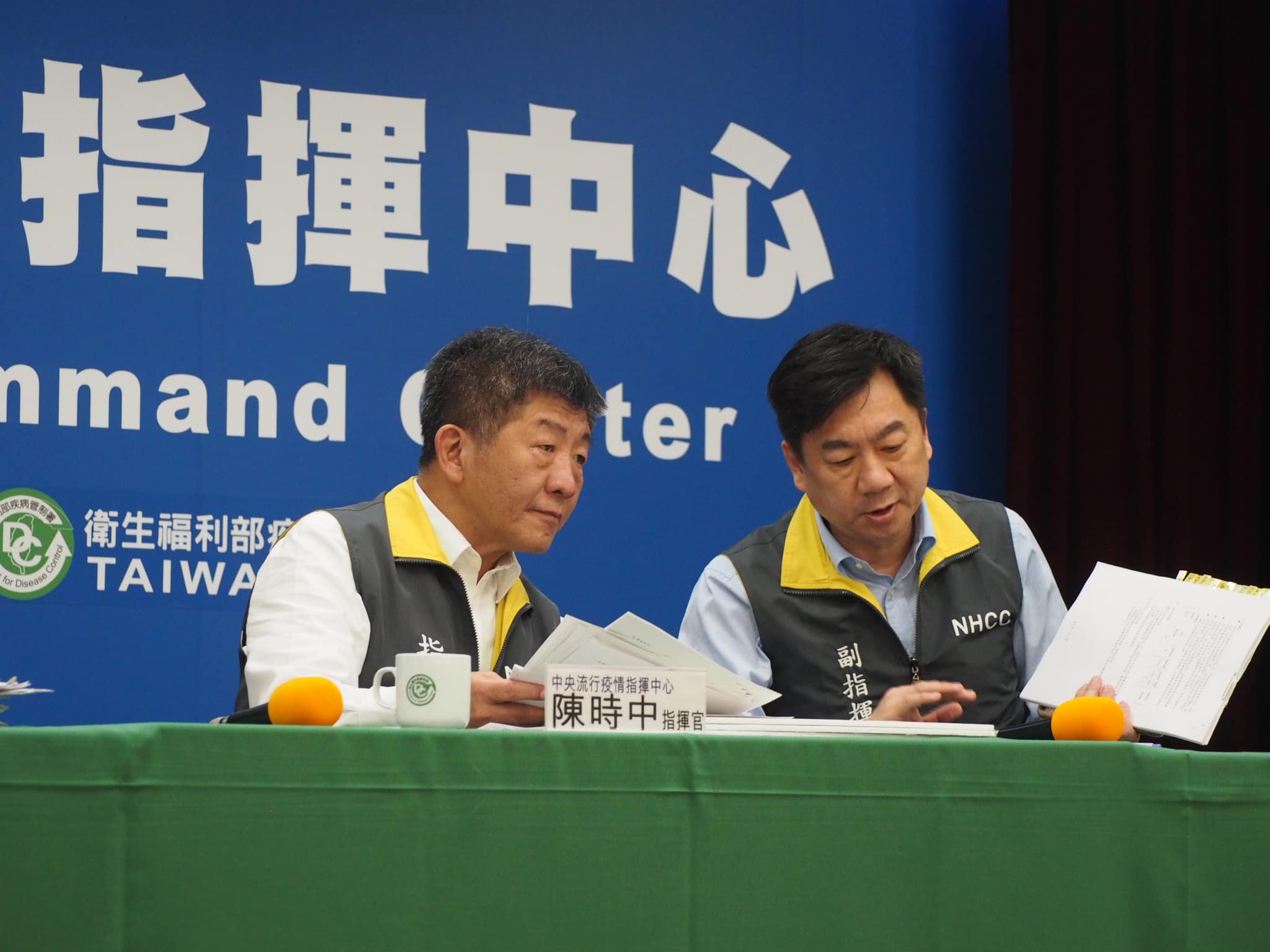 中央疫情指揮中心表示，目前正在調查這名女保全的接觸史和匡列接觸者，同時也通知社區主委請住戶自主健康管理，並針對有症狀的住戶採檢，和進行社區消毒。(蕭照平 攝)