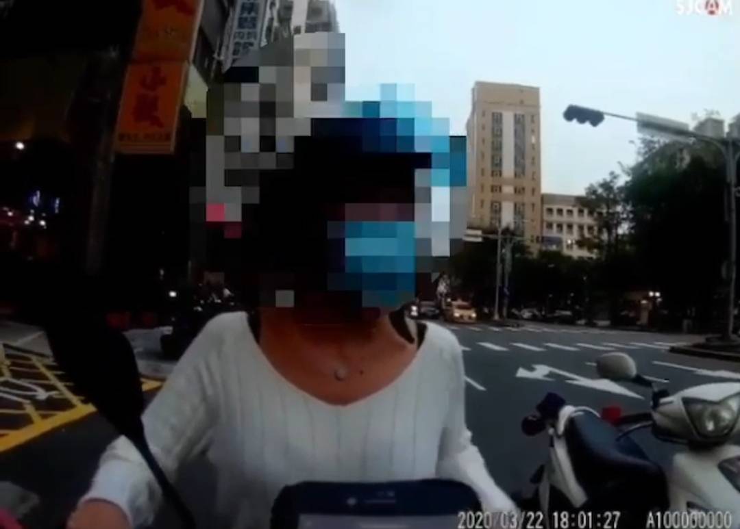 新北市政府警察局員警日前於109年3月22日查獲一名居家檢疫對象。（警政署提供）