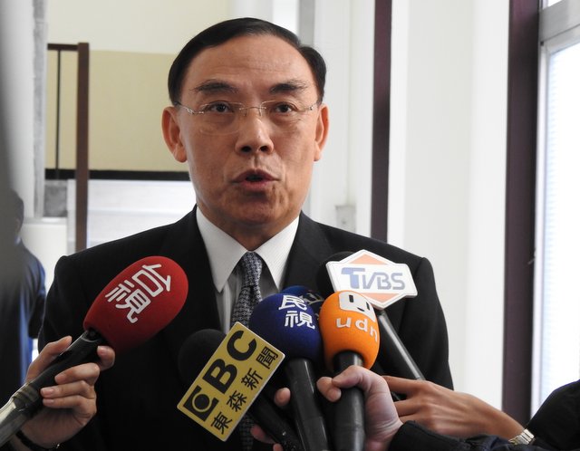 針對檢察官投書法務部在防疫作為上未提供法律見解，法務部強調，法務部積極參與「特別條例」制定，並給予防疫相關作為法制意見。圖為法務部長蔡清祥。（劉玉秋攝）