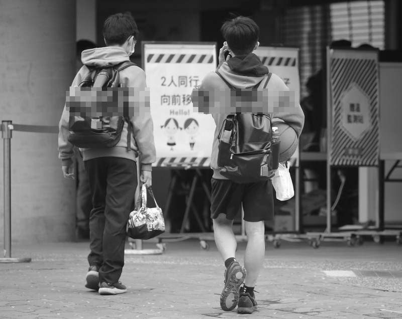 行政院23日下午召開治安會報，將聚焦各界關切的校園安全與街頭暴力等議題，內政部次長陳宗彥表示，政府一定會加強校園安全，全面檢視校園內外環境。示意圖。(中央社資料照)