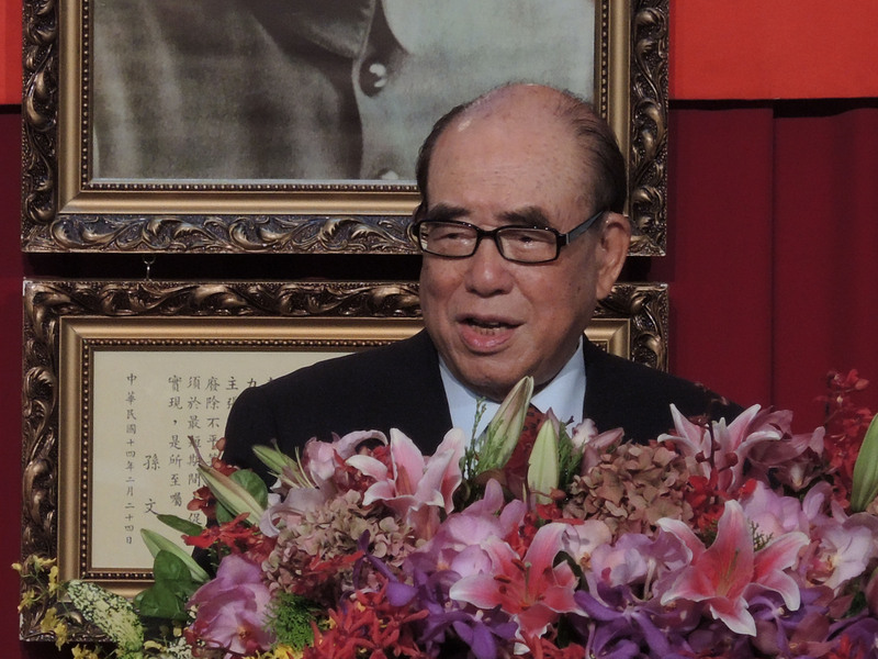 前行政院長郝柏村30日下午2時47分，因年事已高造成多重器官衰竭於三軍總醫院內辭世，享嵩壽101歲。（檔案照片）