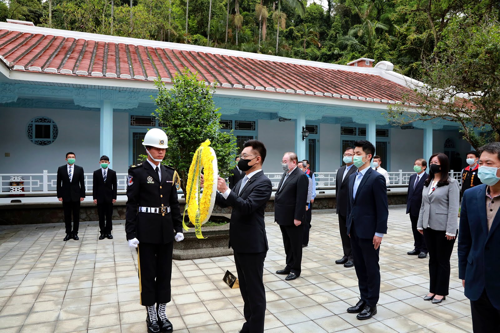 國民黨主席江啟臣31日率黨務主管赴慈湖謁陵。 (圖:國民黨提供)