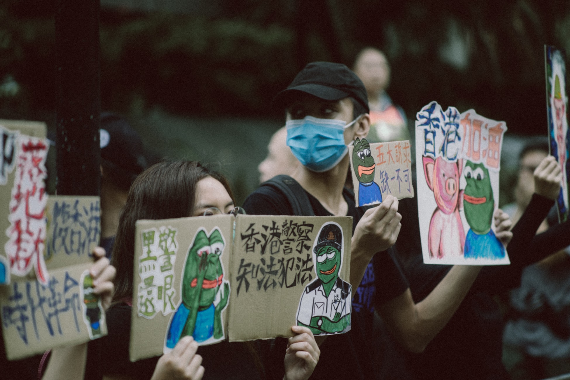 歷史傷痛就是要時刻銘記，才能繼續堅持信念。攝於2019年8月31日香港反送中集會活動 (Joseph Chan/Unsplash)