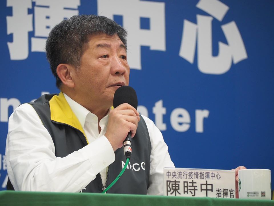 中央流行疫情指揮中心指揮官陳時中1日表示，入境全採檢效率低且會耗費無謂成本，他認為應該把精力放在居家檢疫。(蕭照平 攝)