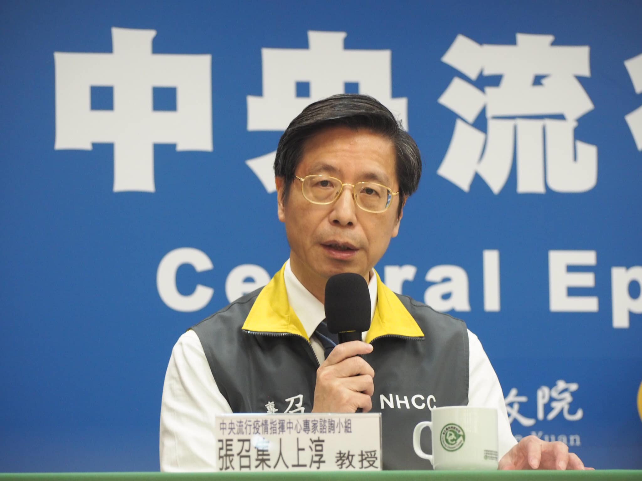 指揮中心專家小組召集人張上淳表示，因為統計上沒有明顯差異，所以國內臨床處置指引已經在6月初，將羥氯奎寧移出建議用藥。(資料照/蕭照平 攝)