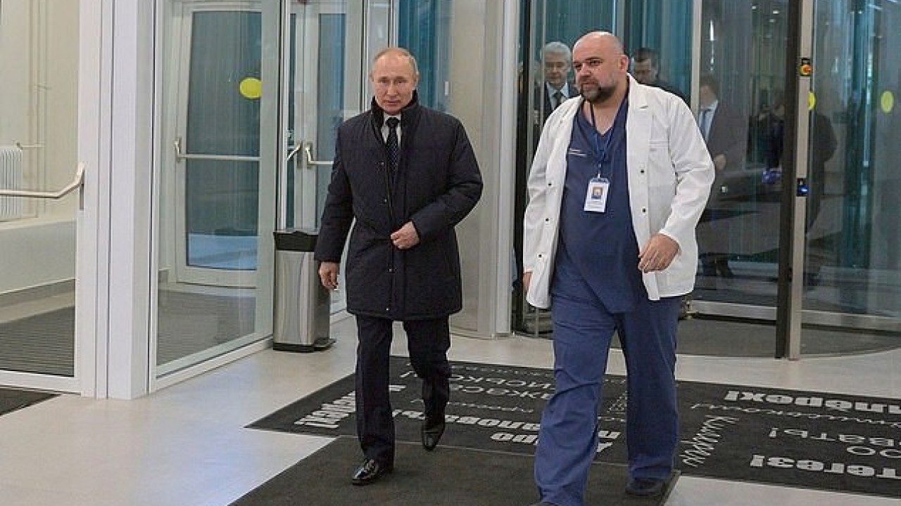 俄羅斯總統蒲亭(Vladimir Putin)與被確診COVID-19的醫生有過接觸之後，決定以遙控方式處理政務。