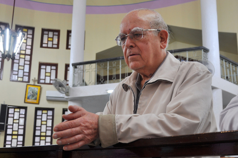 長期在台奉獻的義大利籍神父呂若瑟（圖）因家鄉武漢肺炎疫情嚴重，缺乏醫療物資向外求救。許多台灣人發揮愛心捐款，盼能化為實際物資協助。呂若瑟2日在聖母醫院哽咽祈禱，感謝善心人士協助。(圖：中央社)