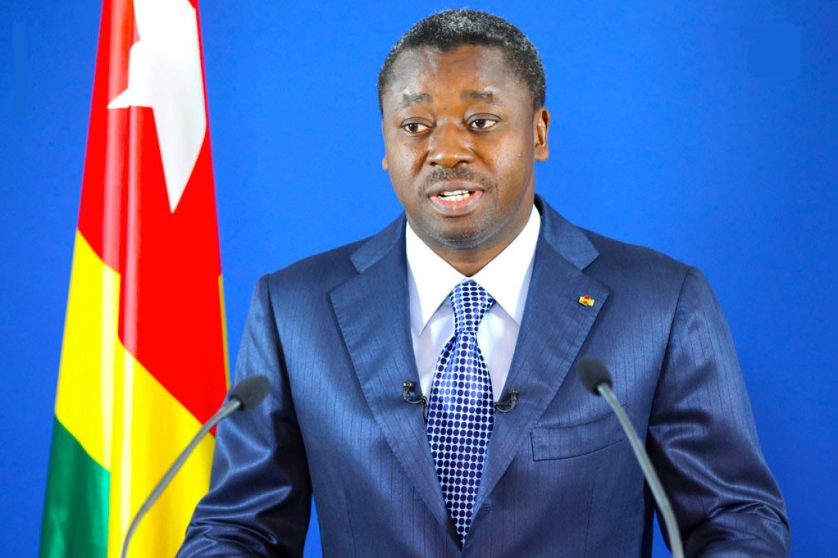 非洲國家多哥(Togo)總統格納辛貝(Faure Gnassingbe)宣布全國進入3個月的「緊急狀態」與無限期宵禁，期盼藉此阻止武漢肺炎病毒的擴散。(圖/推特)