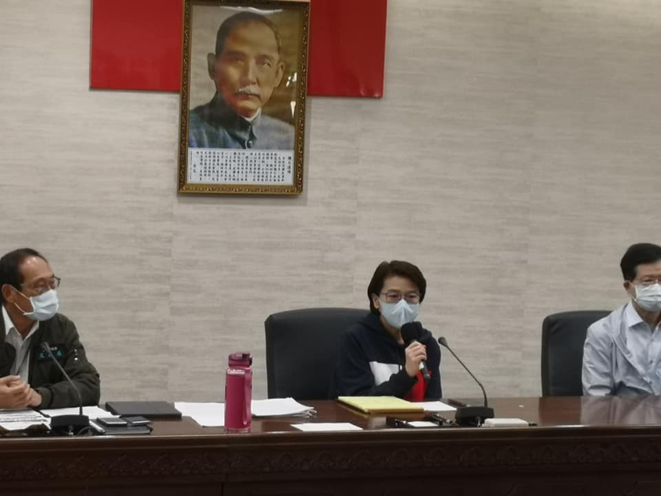 台北市副市長黃珊珊今天(3日)宣布，將與新北市政府溝通，預計9日起14天9片口罩新制上路後，開始施行搭乘公車、捷運全面強制戴口罩。(劉玉秋 攝)