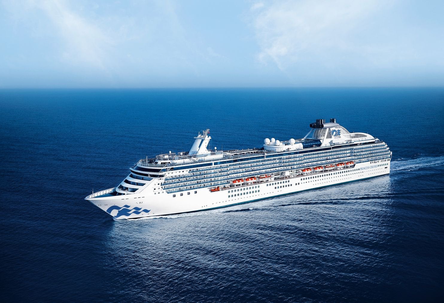 珊瑚公主號(Coral Princess)正開往美國佛羅里達州勞德岱堡(Fort Lauderdale)，船上有12名乘客和船員確診感染COVID-19。(圖/推特)