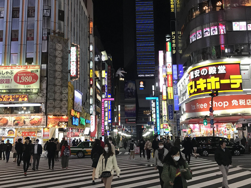 圖為日本東京新宿鬧區。(圖:中央社檔案照片)