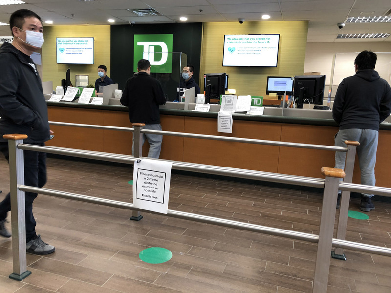 加拿大政府最新的防疫指南表示，僅使用非醫用口罩不能阻止2019年冠狀病毒疾病擴散。勤洗手與保持社交距離才是最有效的。(圖：中央社)