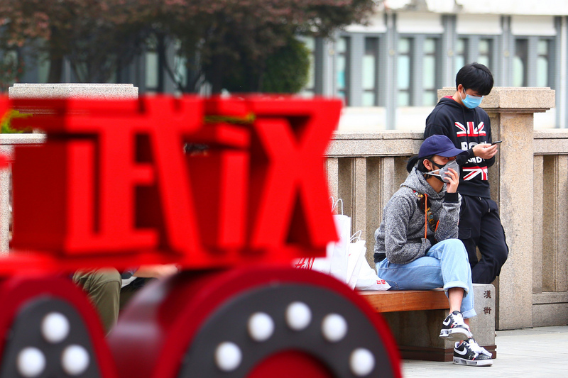 起源於武漢、肆虐全世界的COVID-19病毒，並沒有讓中國變弱或成為全球眾矢之的，中國流亡學者何清漣示警，因為防疫政策和疫苗的開發，對照美國的重創，似乎讓中國愈來愈強大。（資料畫面：中新社提供）