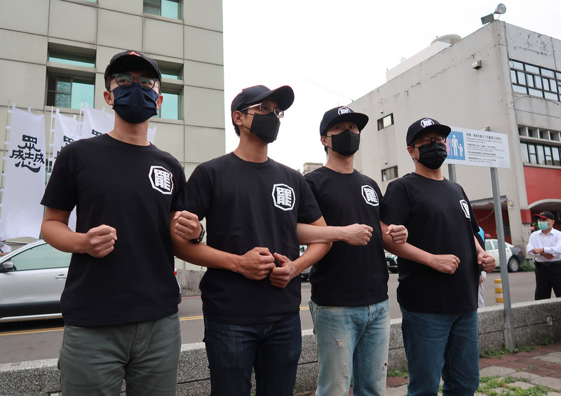 罷韓團體光復高雄總部呼籲韓國瑜直球對決，去留交給市民作主。(圖:中央社檔案照片)