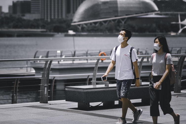 疫情下的新加坡，民眾不僅生活不便電費也恐增加。 (Victor He/unsplash)