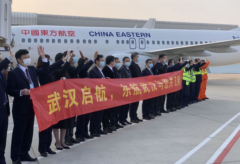 武漢因疫情封城76天，武漢天河機場國內客運航班在8日恢復運營。圖為首架客機準備從武漢天河機場起飛。（中新社提供）(圖：中央社 )