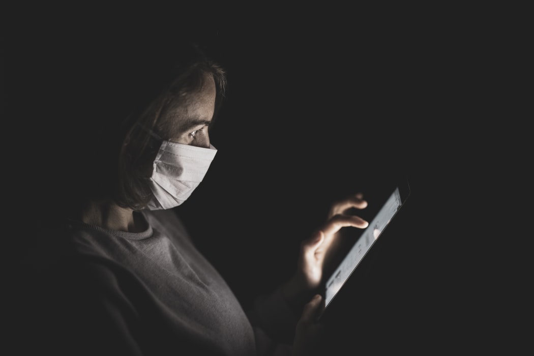 疫情下的隔離與死亡，聯合國警告全球爆心理健康危機。 (enginakyurt/unsplash)