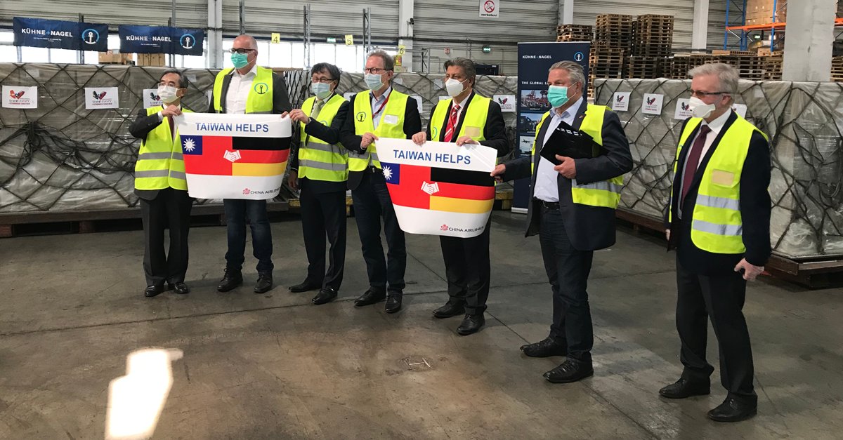 台灣捐贈給德國100萬片口罩，日前送抵法蘭克福(圖/推特)