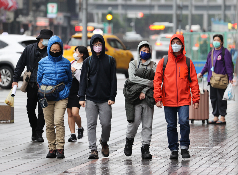 今晚至明天清晨，中部以北及東北部低溫下探攝氏9度。(圖:中央社)