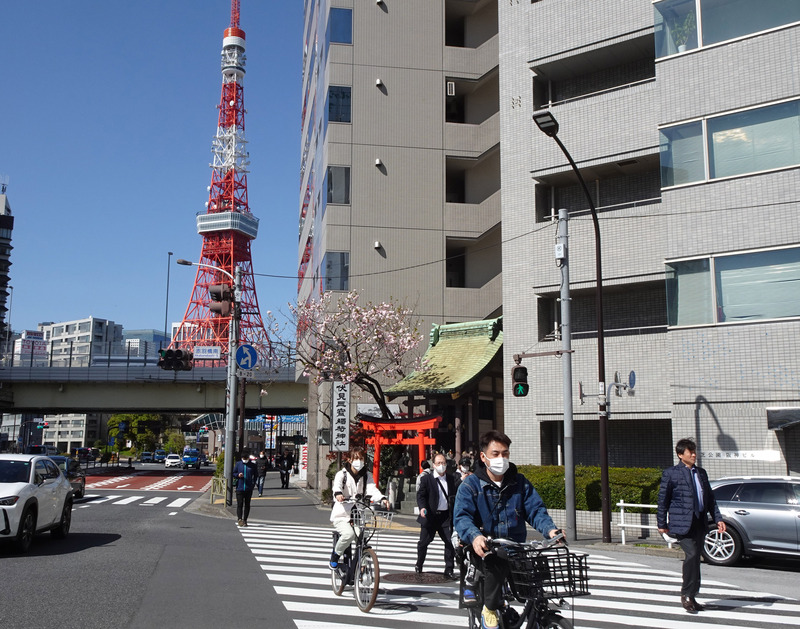 日全國進入緊急狀態，安倍擬每人發10萬日圓。圖為東京街景。(圖:中央社檔案照片)