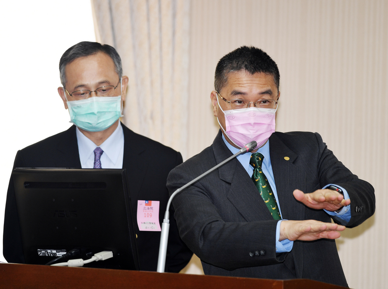 殺警案無罪，內政部長徐國勇（右）和警政署長陳家欽（左）皆表示，將依法上訴。(圖:中央社檔案照片)