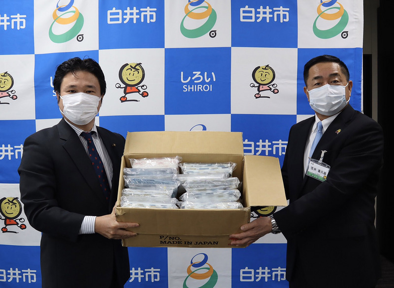 2019冠狀病毒疾病（COVID-19）疫情蔓延全球，日本疫情嚴峻。中華民國外交部16日宣布捐200萬片口罩給日本，台灣的民間團體捐口罩套給日本，加深台日情誼。（和田健一郎提供）