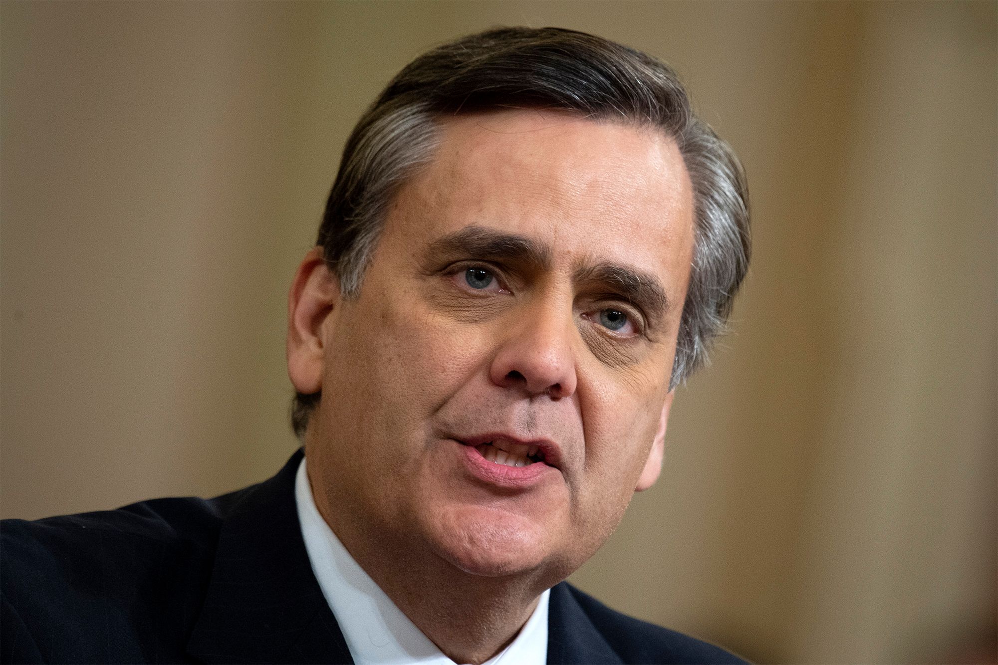 喬治華盛頓大學法學院(George Washington University Law School)教授杜利(Jonathan Turley)批評揚言援引憲法權限讓兩院直接休會的總統川普。(網路圖片)