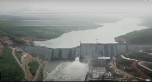 西非幾內亞為興建蘇阿皮蒂（Souapiti）水電站，導致當地上萬迫遷民眾生計出現危機。圖取自www.hrw.org